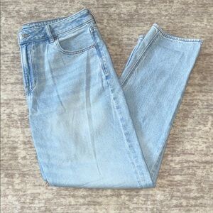 American Eagle Outfitters Light Wash Straight Leg Mom Jeans